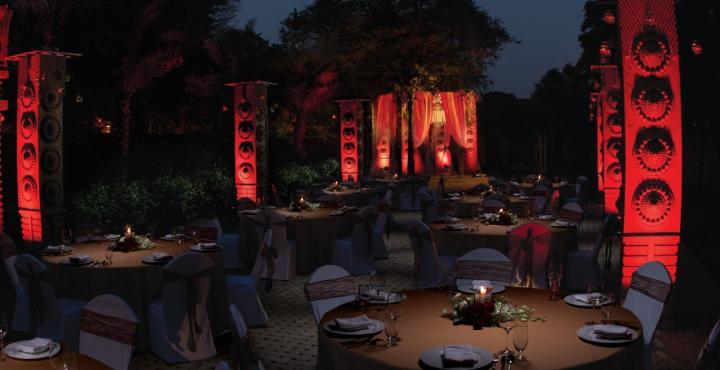 Courtyard By Marriott Hyderabad Hotel Exterior foto The Garden of the Gods