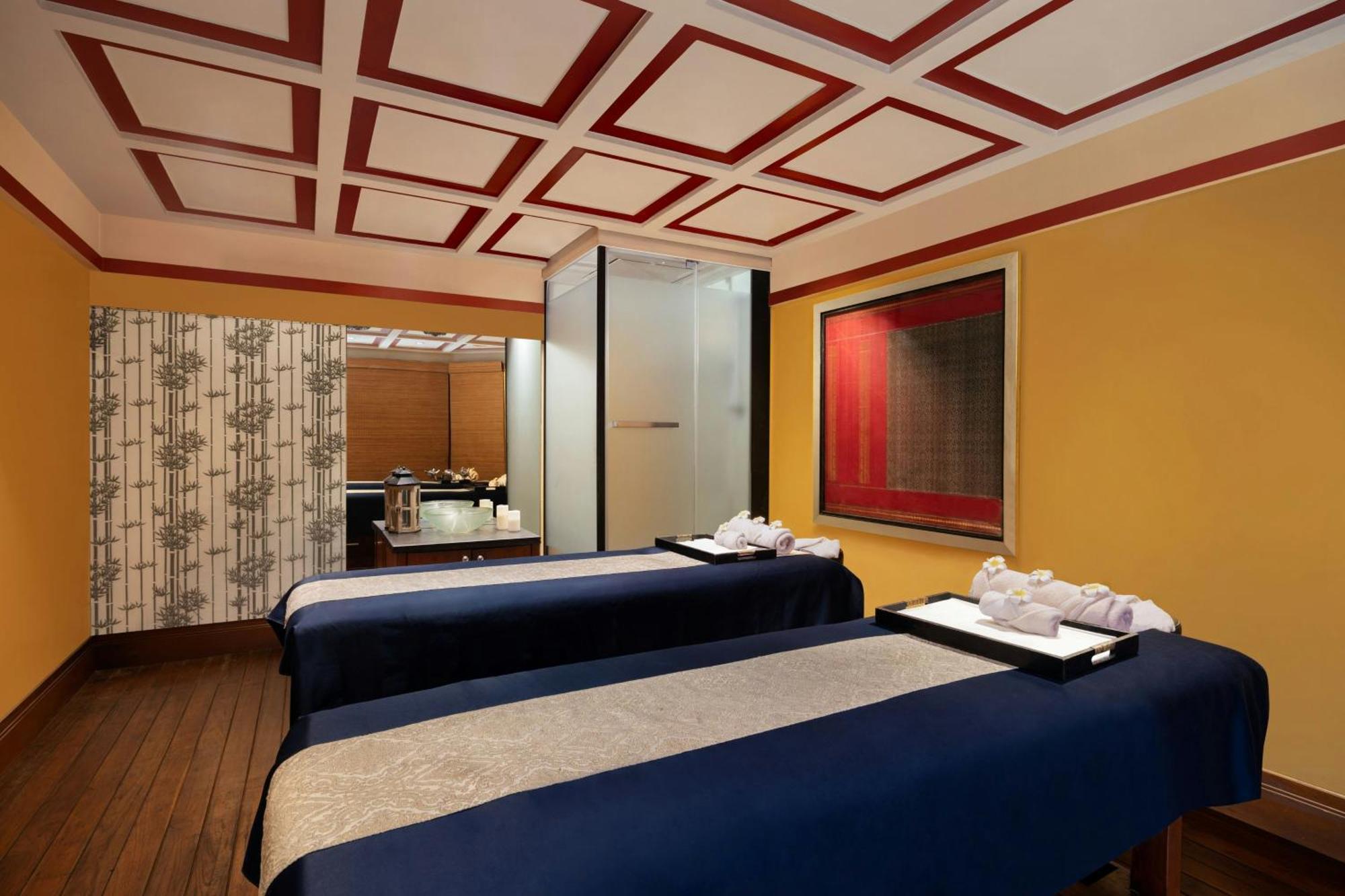 Courtyard By Marriott Hyderabad Hotel Exterior foto A spa treatment room